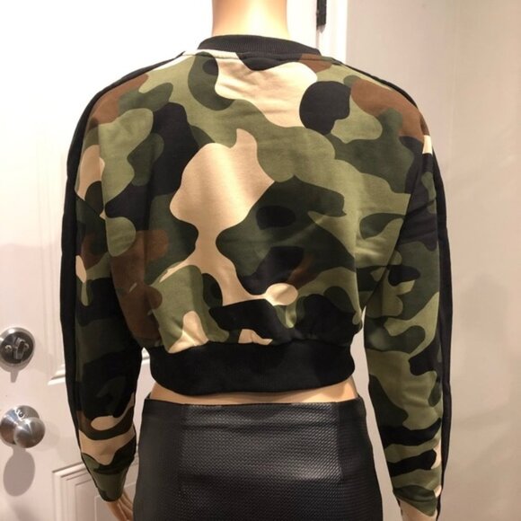 PUMA Camo Print Cropped Top - Picture 7 of 7